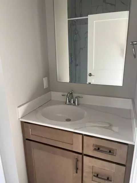 Bath - 190 Deerrun Dr, Fall River, WI 53932 photo 3 of 9