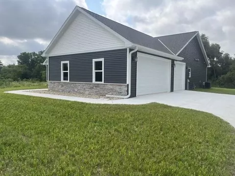 Exterior - 190 Deerrun Dr, Fall River, WI 53932 photo 3 of 9