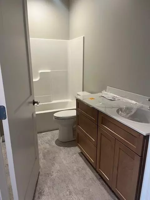 Bath - 190 Deerrun Dr, Fall River, WI 53932 photo 8 of 9