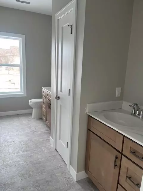 Bath - 190 Deerrun Dr, Fall River, WI 53932 photo 1 of 9