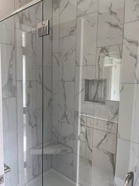 Bath - 190 Deerrun Dr, Fall River, WI 53932 photo 6 of 9