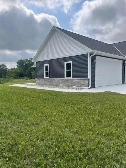 Exterior - 190 Deerrun Dr, Fall River, WI 53932 photo 1 of 9