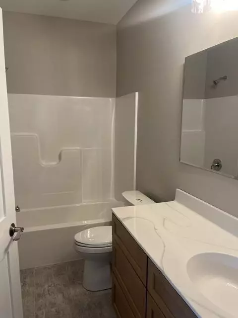 Bath - 190 Deerrun Dr, Fall River, WI 53932 photo 9 of 9