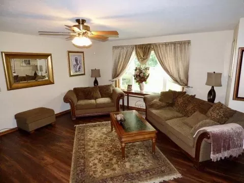 Living - 1525 E Williams Dr, Beloit, WI 53511 photo 2 of 3