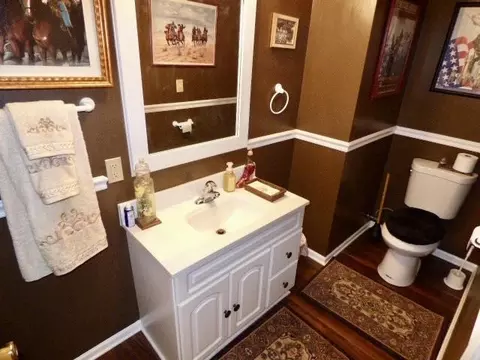 Bath - 1525 E Williams Dr, Beloit, WI 53511 photo 3 of 3