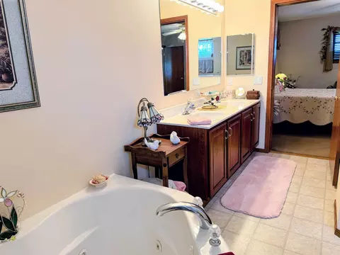 Bath - 367 Highpointe Loop, Mcgregor, IA 52157 photo 2 of 4