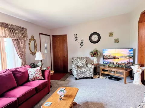 Living - 367 Highpointe Loop, Mcgregor, IA 52157 photo 3 of 5