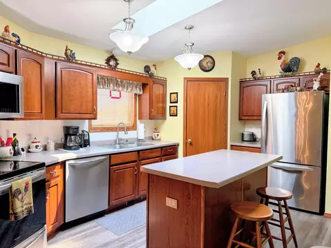 Kitchen - 367 Highpointe Loop, Mcgregor, IA 52157 photo 3 of 7