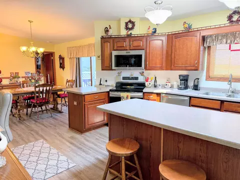 Kitchen - 367 Highpointe Loop, Mcgregor, IA 52157 photo 5 of 7