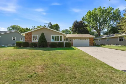 205 Starkweather Dr, Beaver Dam, WI 53916