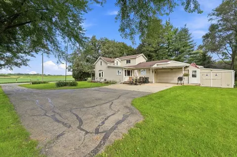 882 Taylor Ln, Stoughton, WI 53589