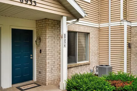 6933 Chstr Dr #E, Madison, WI 53719