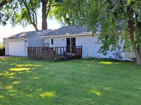 304 E Winnebago St, Friesland, WI 53935