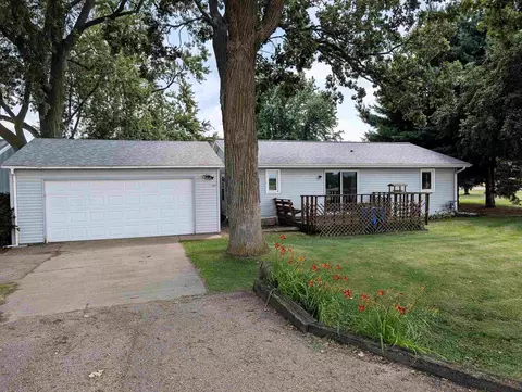 304 E Winnebago St, Friesland, WI 53935