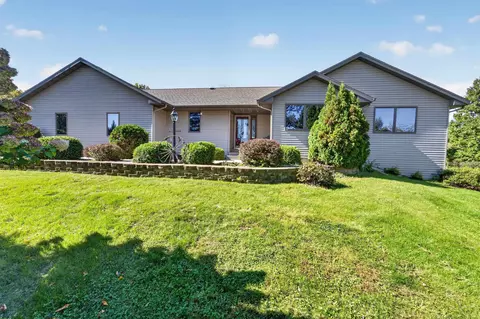 5701 N Ridge View Dr, Janesville, WI 53548