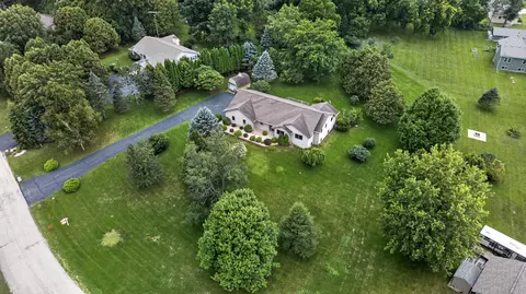 5701 N Ridge View Dr, Janesville, WI 53548