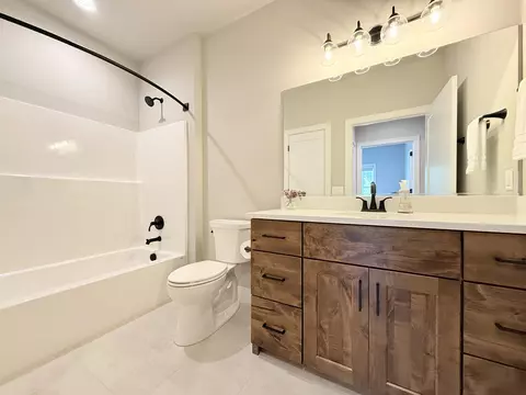 Bath - Unit 16 Timberlane Circle, Deforest, WI 53532 photo 3 of 5