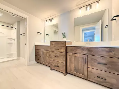 Bath - Unit 16 Timberlane Circle, Deforest, WI 53532 photo 4 of 5