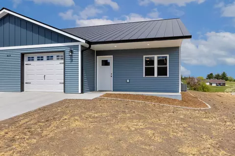 627 Salsbery Cir #2, Hillsboro, WI 54634