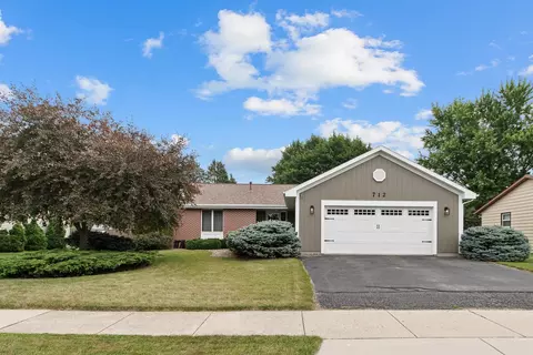 712 N Wuthering Hills Dr, Janesville, WI 53546
