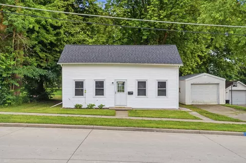 245 Broadway St, Platteville, WI 53818