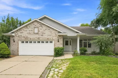 2880 Crinkle Root Dr, Fitchburg, WI 53711