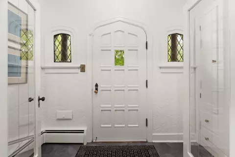 Entry Way - 804 Milwaukee Rd, Beloit, WI 53511 photo 3 of 6