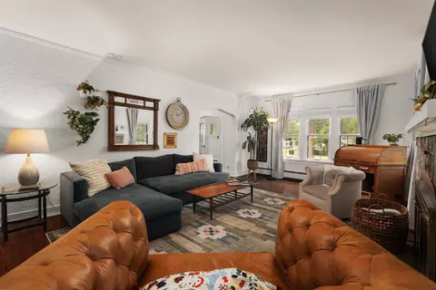Living - 804 Milwaukee Rd, Beloit, WI 53511 photo 6 of 7