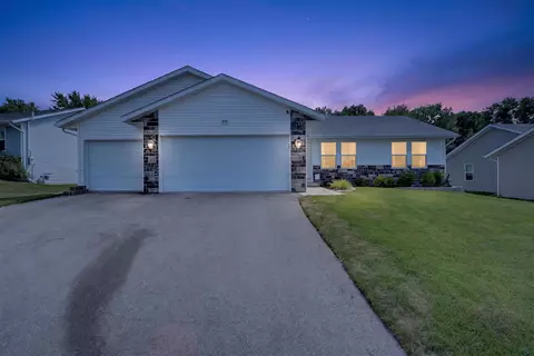 3150 Emerald Dr, Janesville, WI 53546
