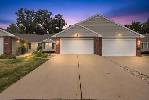 615 Kensington Sq, Stoughton, WI 53589