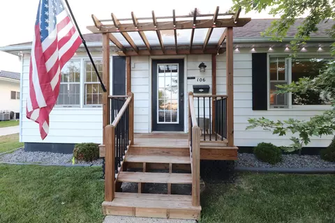 106 S Main St, Dodgeville, WI 53533
