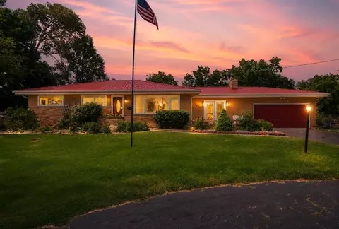 2400 W Avalon Rd, Janesville, WI 53546