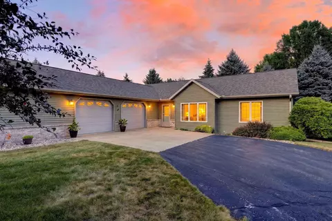 601 Viking View Dr #8, Reedsburg, WI 53959
