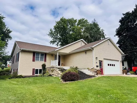 308 S Lindsey St, Dodgeville, WI 53533