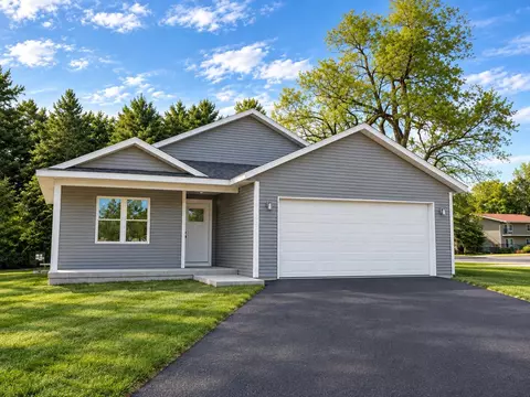 116 E Hiawatha Dr, Wisconsin Dells, WI 53965