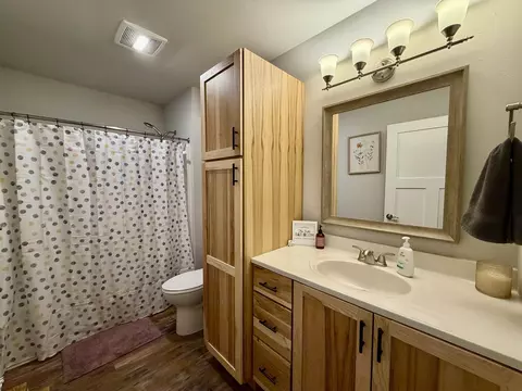 Bath - e10643 Lee Lane, Baraboo, WI 53913 photo 3 of 4
