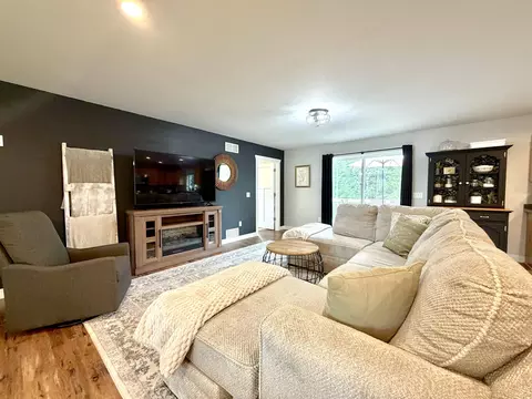Living - e10643 Lee Lane, Baraboo, WI 53913 photo 2 of 4
