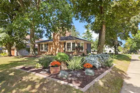 402 S Owen Dr, Madison, WI 53711