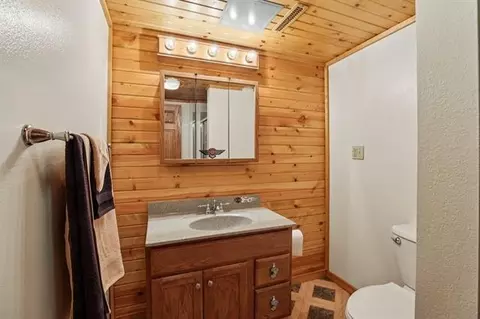 Bath - 3206 1st Dr, Jackson, WI 53952 photo 6 of 8