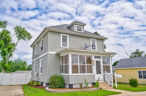 811 W Franklin St, Portage, WI 53901