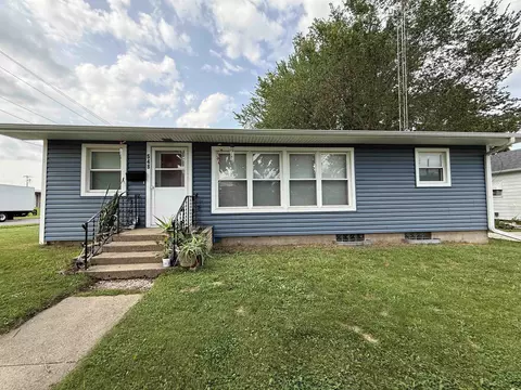 548 W Main St, Reedsburg, WI 53959
