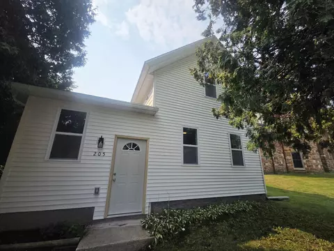 205 W Broadway St, Rock Springs, WI 53961