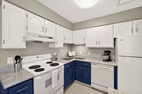 Kitchen - 2028 Post Rd, Madison, WI 53713 photo 5 of 6