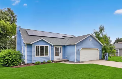 7862 W Oakbrook Cir, Madison, WI 53717