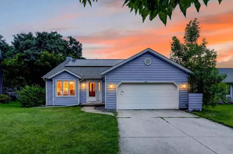 7862 W Oakbrook Cir, Madison, WI 53717