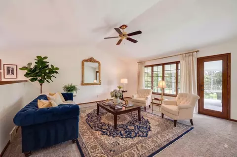 7862 W Oakbrook Cir, Madison, WI 53717