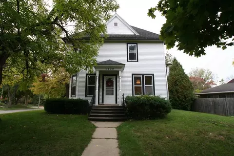 1130 Burr Oak Ct, Janesville, WI 53545
