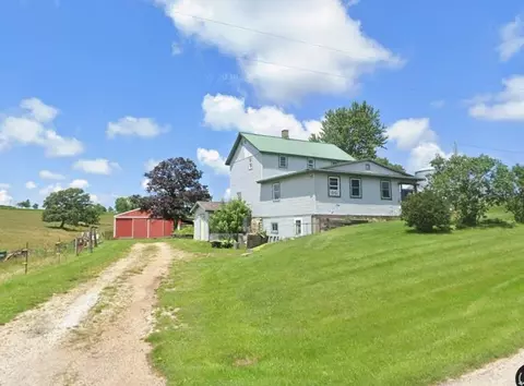 7961 Sand Hill Rd, Platteville, WI 53818