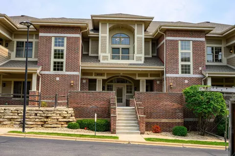 9002 Hawks Reserve Ln #201, Verona, WI 53593