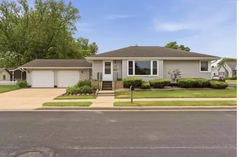 114 W Logan St, Tomah, WI 54660
